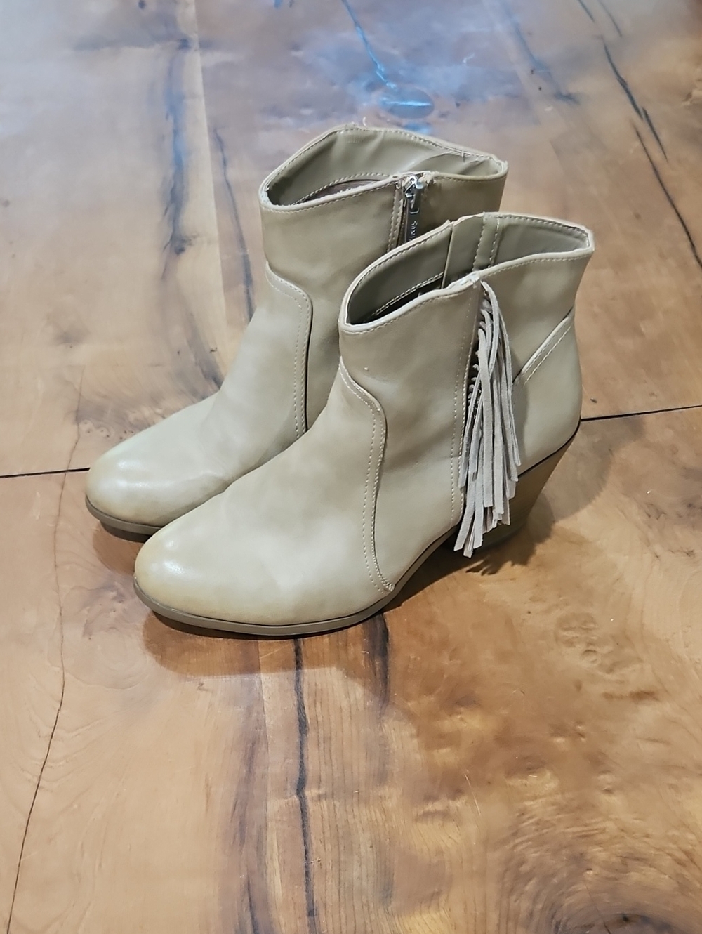 Sam Edelman Beige Fringe Ankle Boots - Stylish Zip-Up Booties Sz 10.